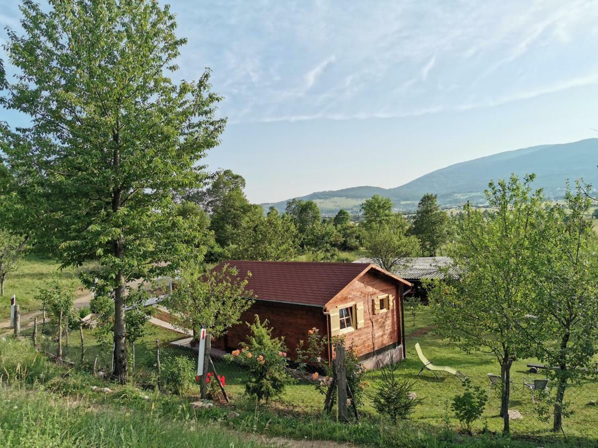 Cottage La Sierra With Jacuzzi Korenica Exterior photo