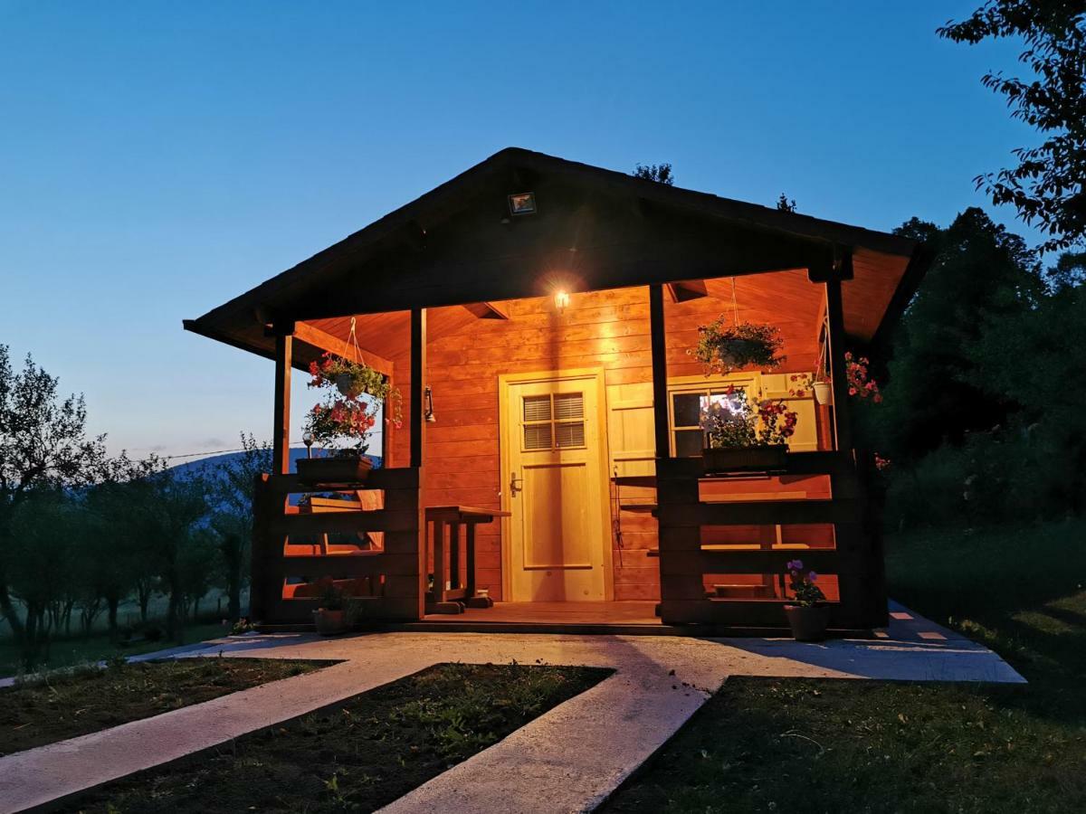 Cottage La Sierra With Jacuzzi Korenica Exterior photo