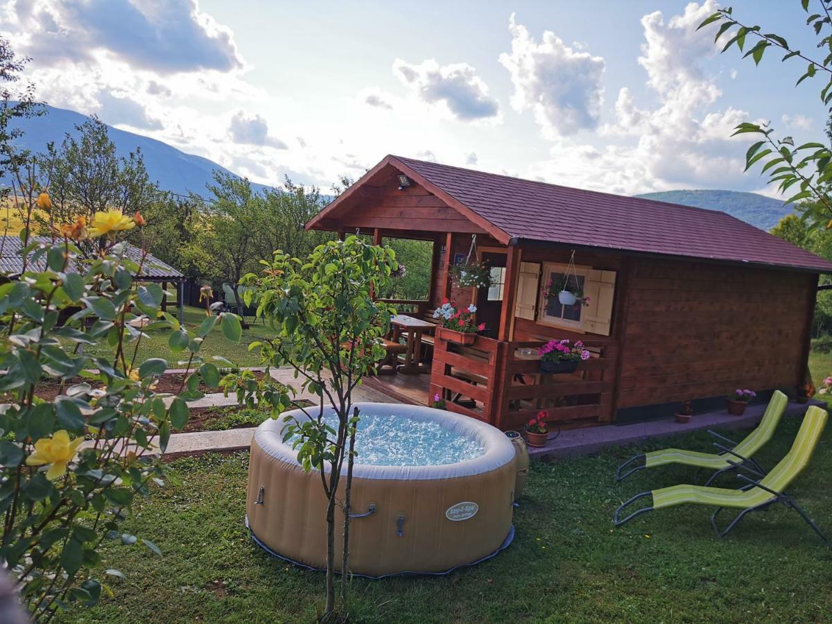 Cottage La Sierra With Jacuzzi Korenica Exterior photo