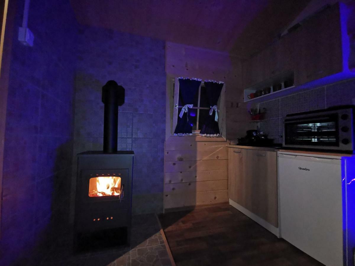 Cottage La Sierra With Jacuzzi Korenica Exterior photo